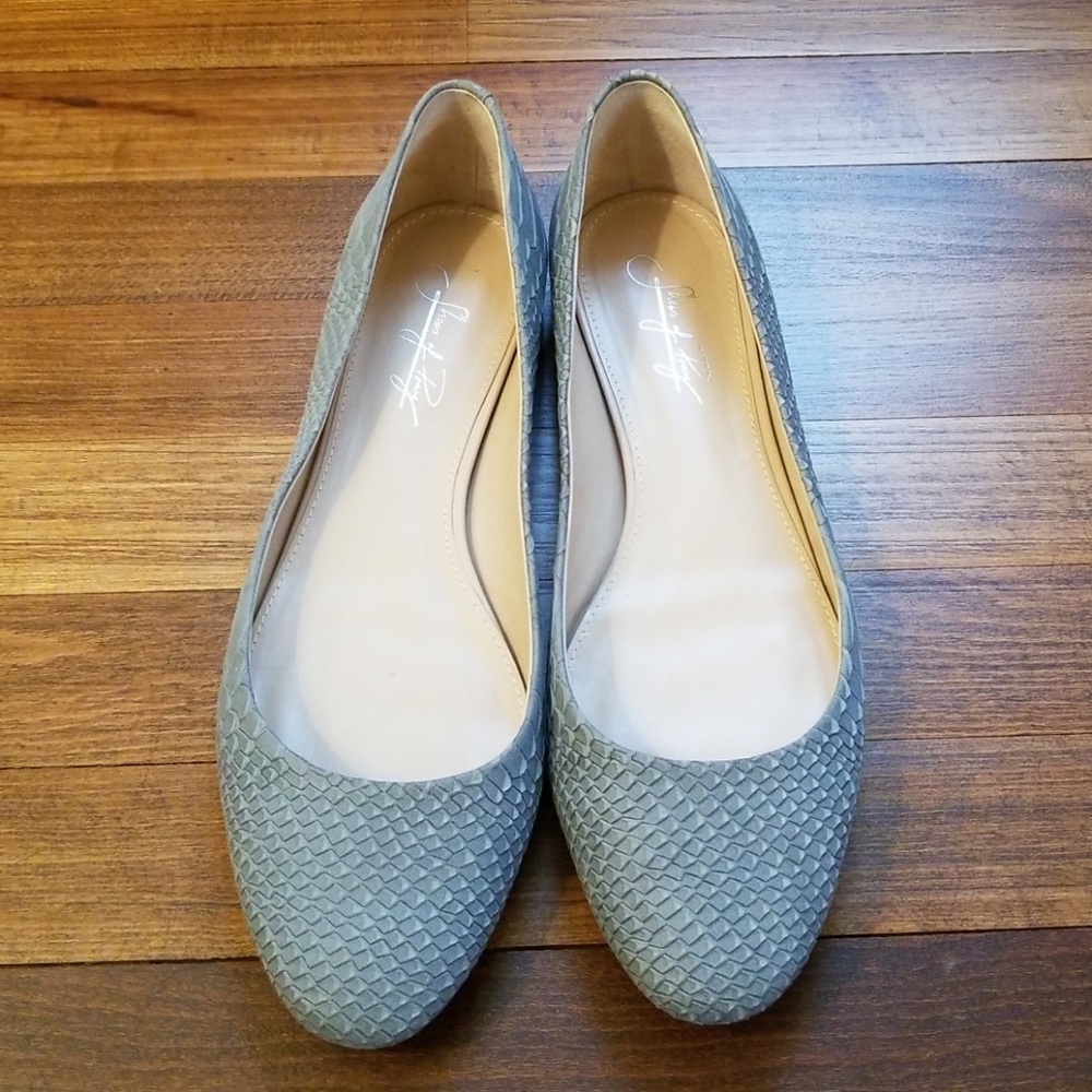 Shoes of Prey Gray Flats 11.5